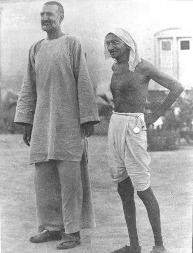 fullsize: Mahathma-Gandhi-with-Ghaffar-Khan