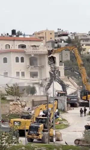 229_Israeli-bulldozers-demolish